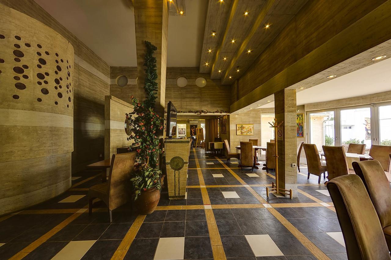 Vila Etna Hotel Ugrinovci  Kamer foto