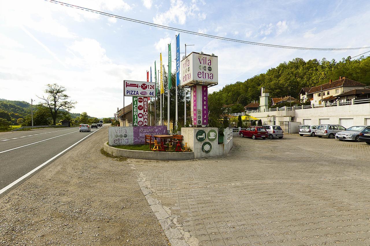 Vila Etna Hotel Ugrinovci  Buitenkant foto